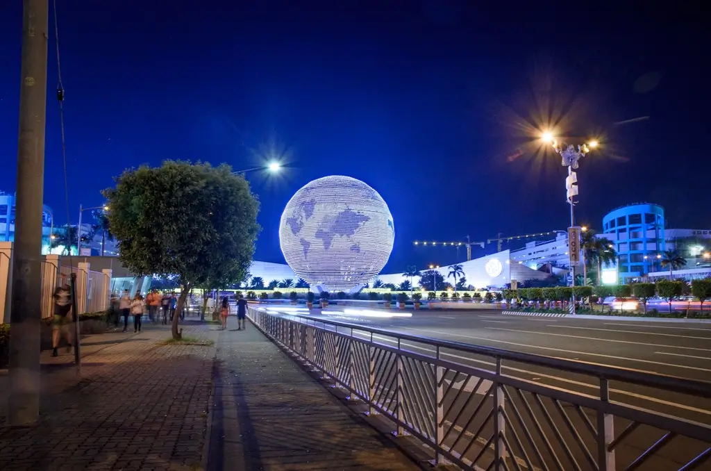 mall-of-asia-globe